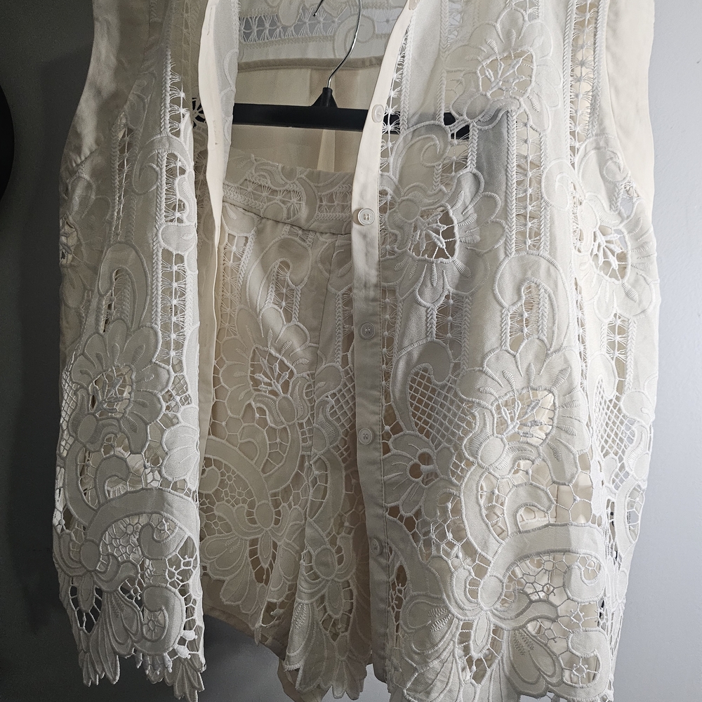 Commense NWT Cream Lace 2 Piece Short Set